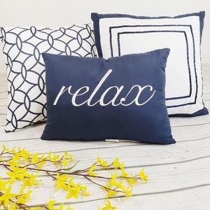 3 pillows blue and white